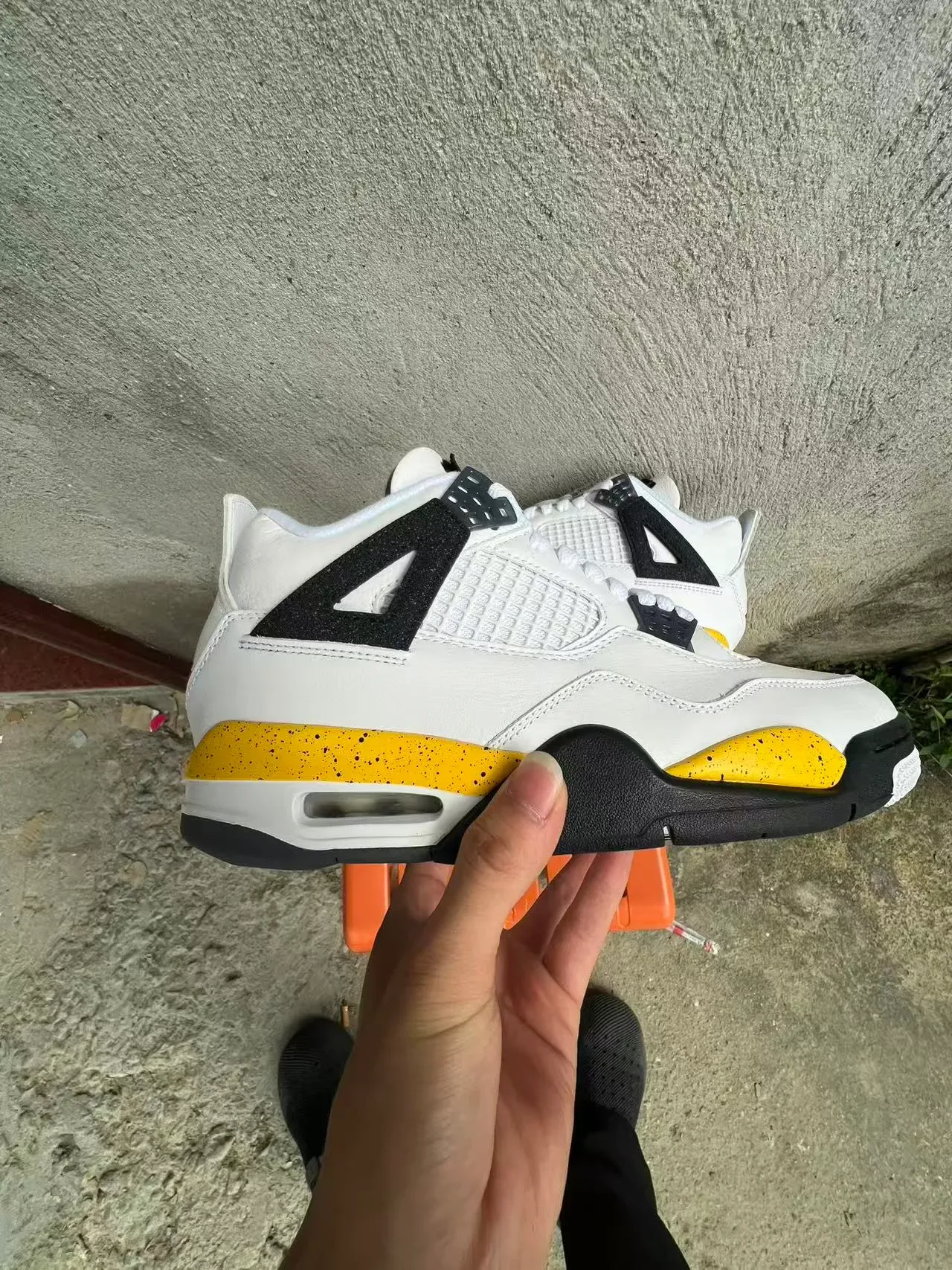 Air Jordan 4 Chaussures de Basket Blanc Noir Jaune Moucheté 7