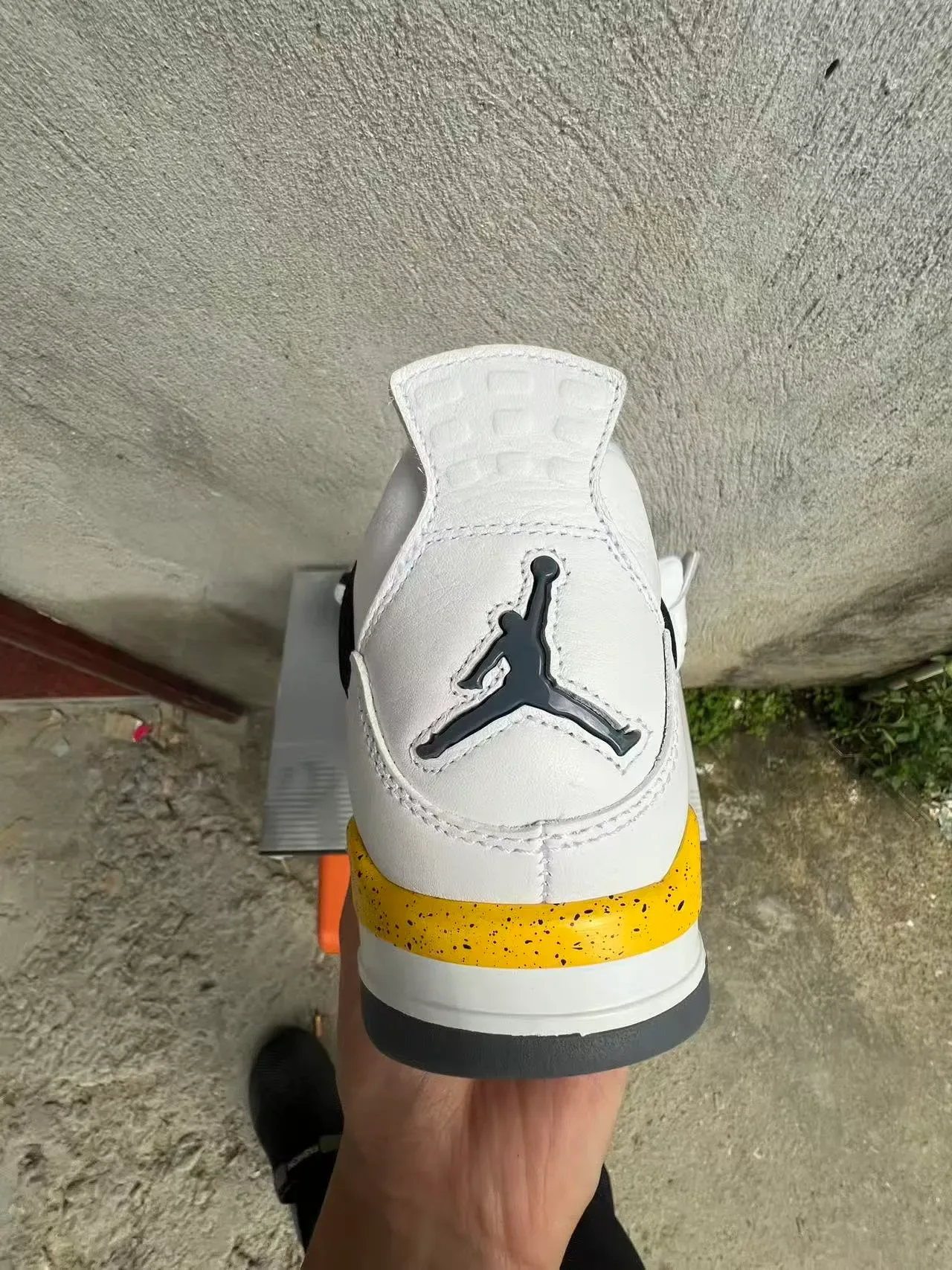 Air Jordan 4 Chaussures de Basket Blanc Noir Jaune Moucheté 8