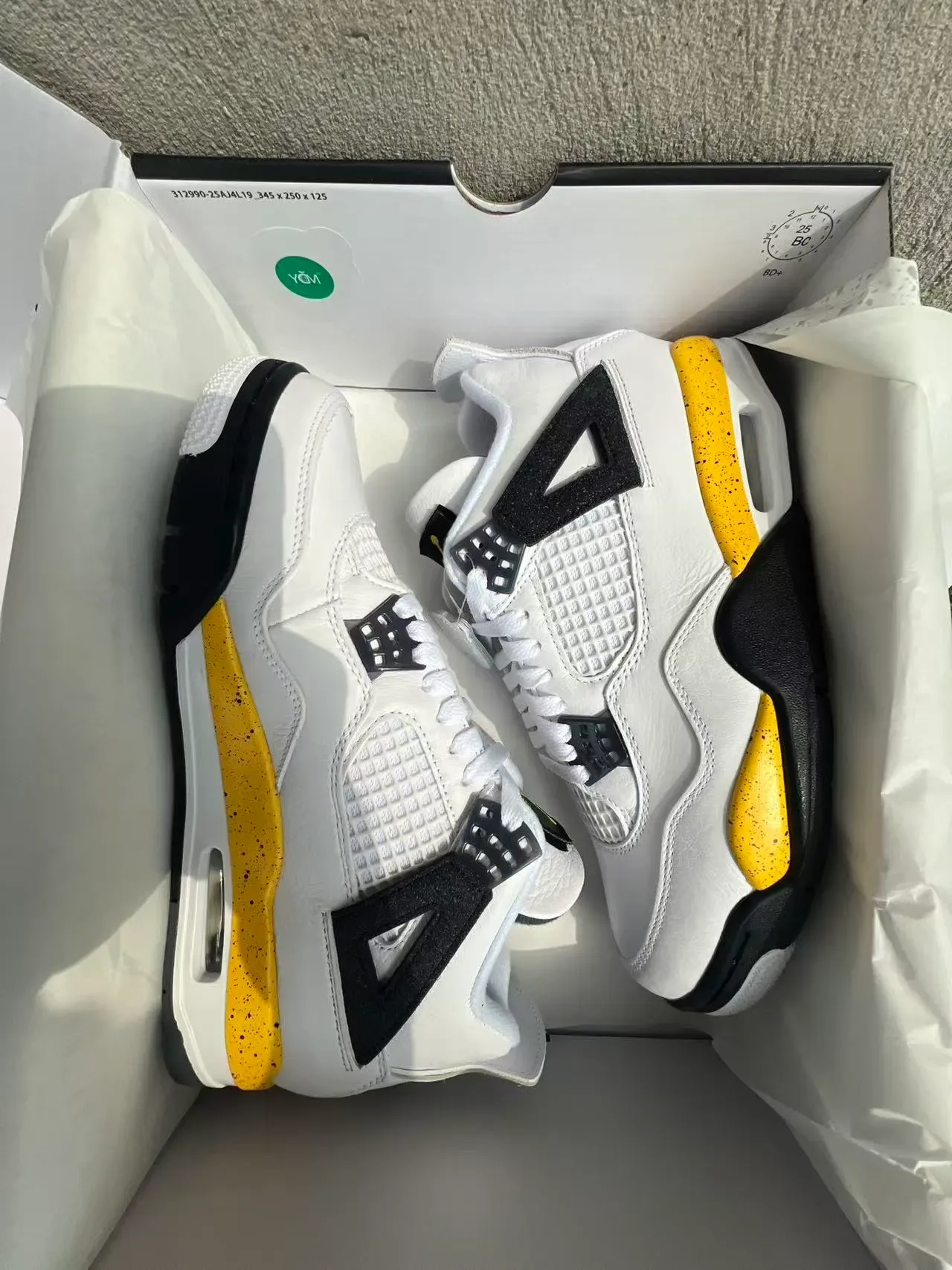 Air Jordan 4 Chaussures de Basket Blanc Noir Jaune Moucheté 9