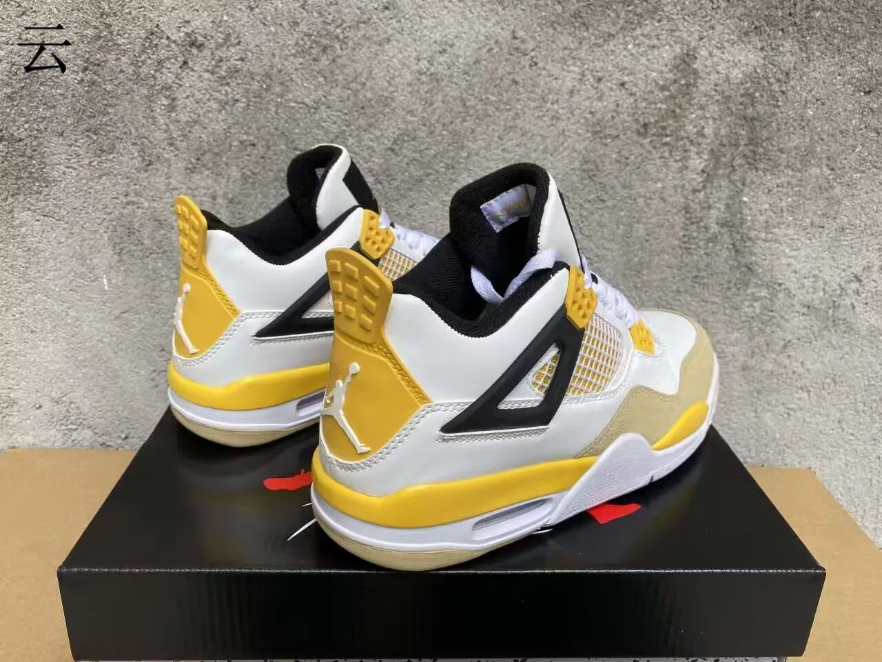 Tênis de basquete Air Jordan 4 branco amarelo preto 3