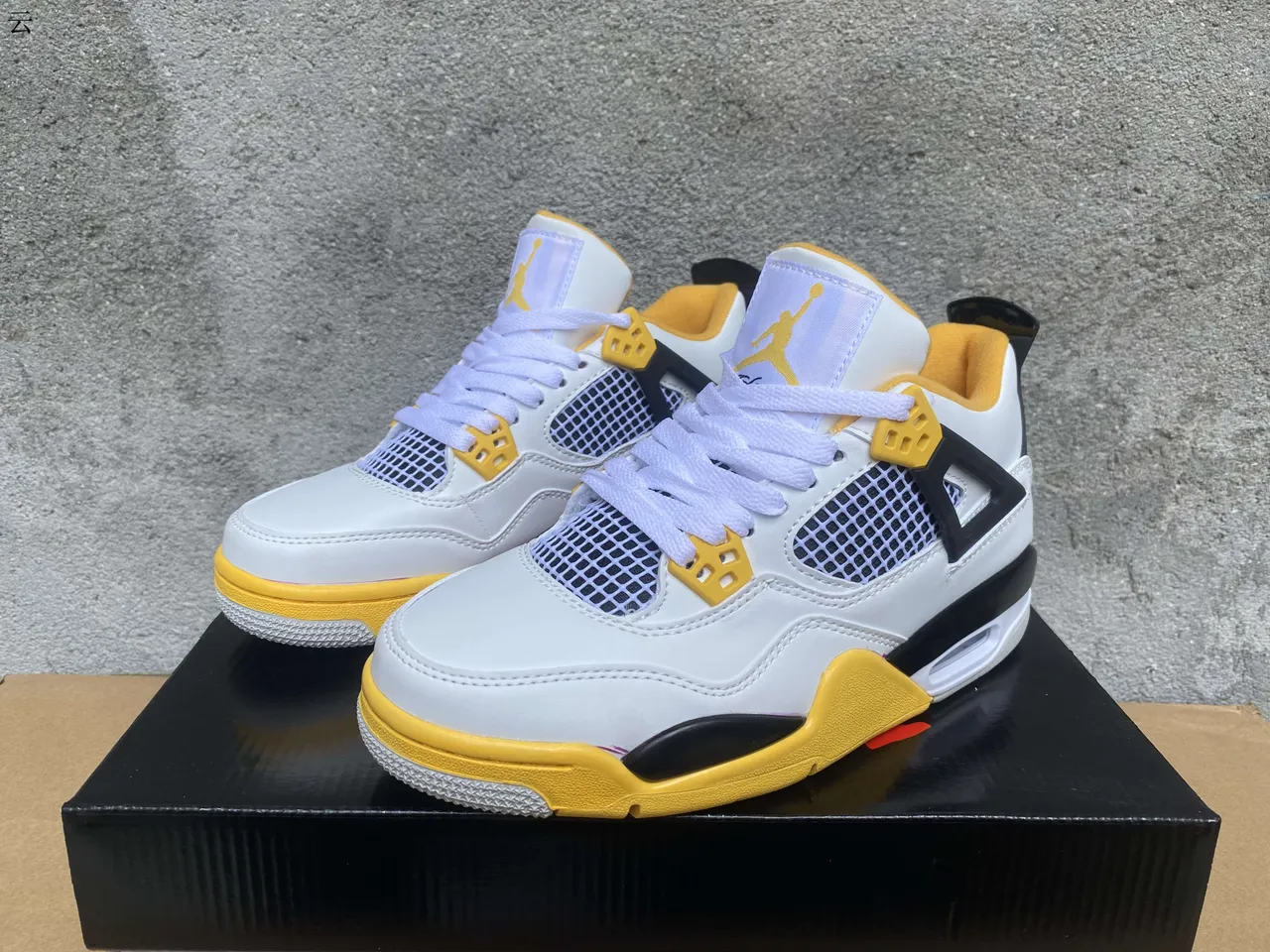 Tênis de basquete Air Jordan 4 branco amarelo preto 4