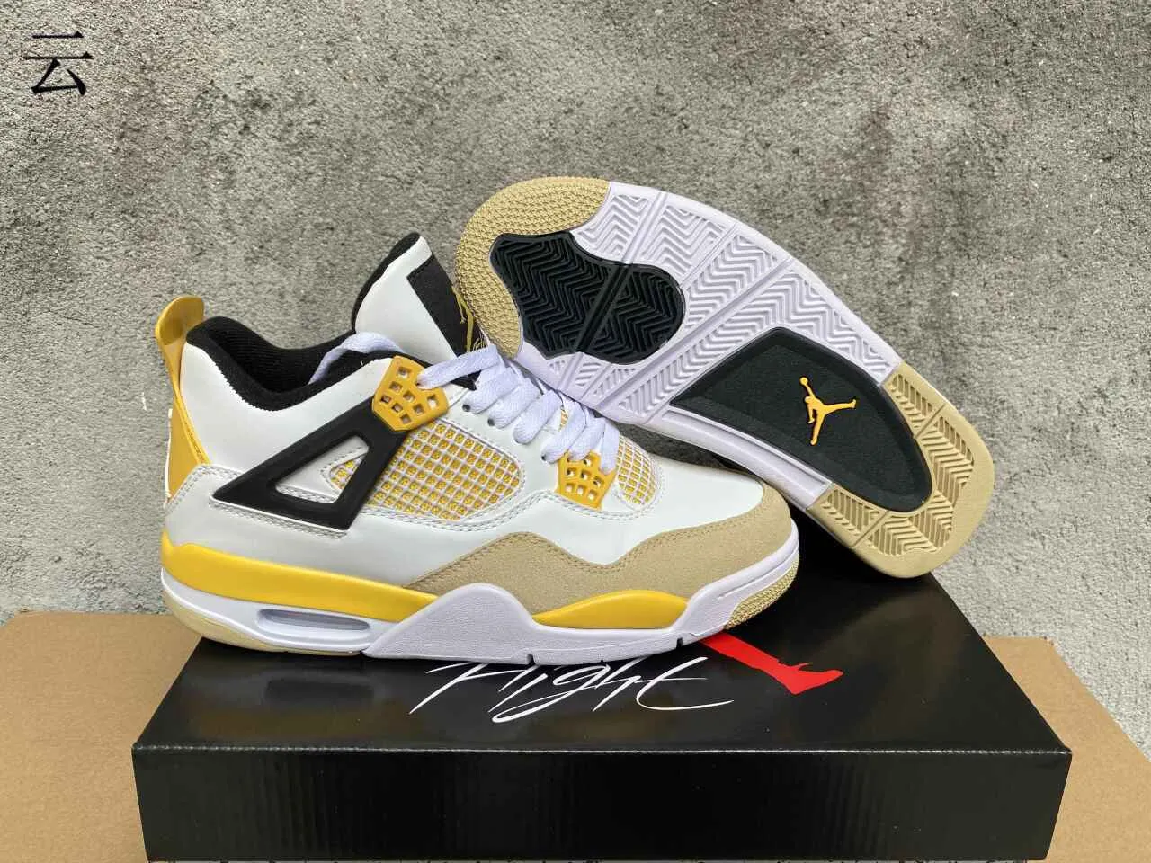 Tênis de basquete Air Jordan 4 branco amarelo preto 5