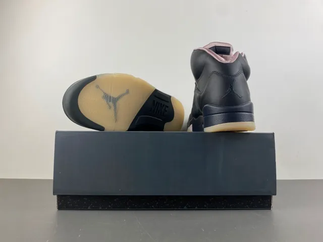 Zapatillas de baloncesto para mujer Air Jordan 5 negro y rosa 16