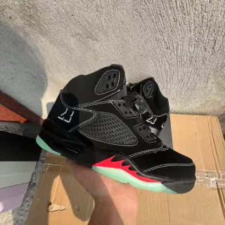 Tênis de basquete Air Jordan 5 preto vermelho chama