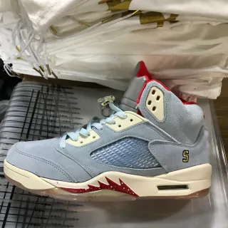 Tênis de basquete Air Jordan 5 cinza claro creme vermelho dourado