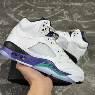 Tênis de basquete Air Jordan 5 branco, roxo e verde