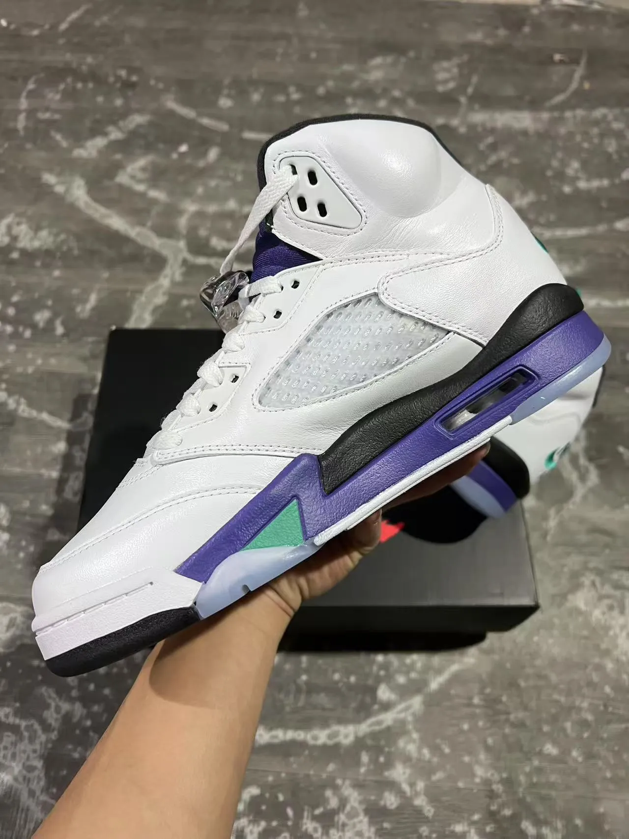 حذاء كرة السلة Air Jordan 5 أبيض بنفسجي أخضر 5