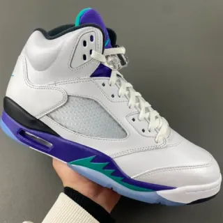 Tênis de basquete Air Jordan 5 branco, roxo e verde-azulado