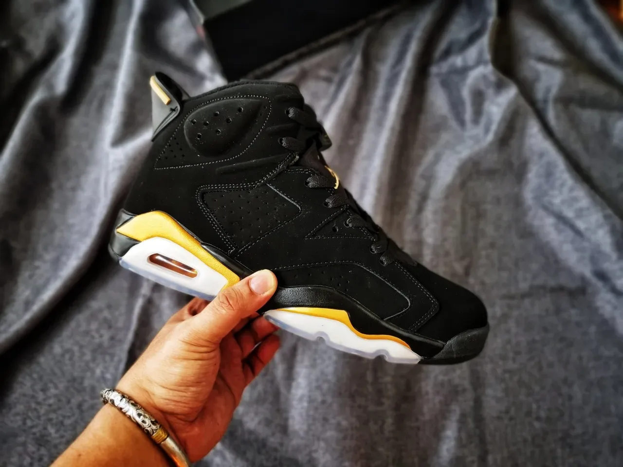 Air Jordan 6 黑金 Visible Air 篮球鞋 2