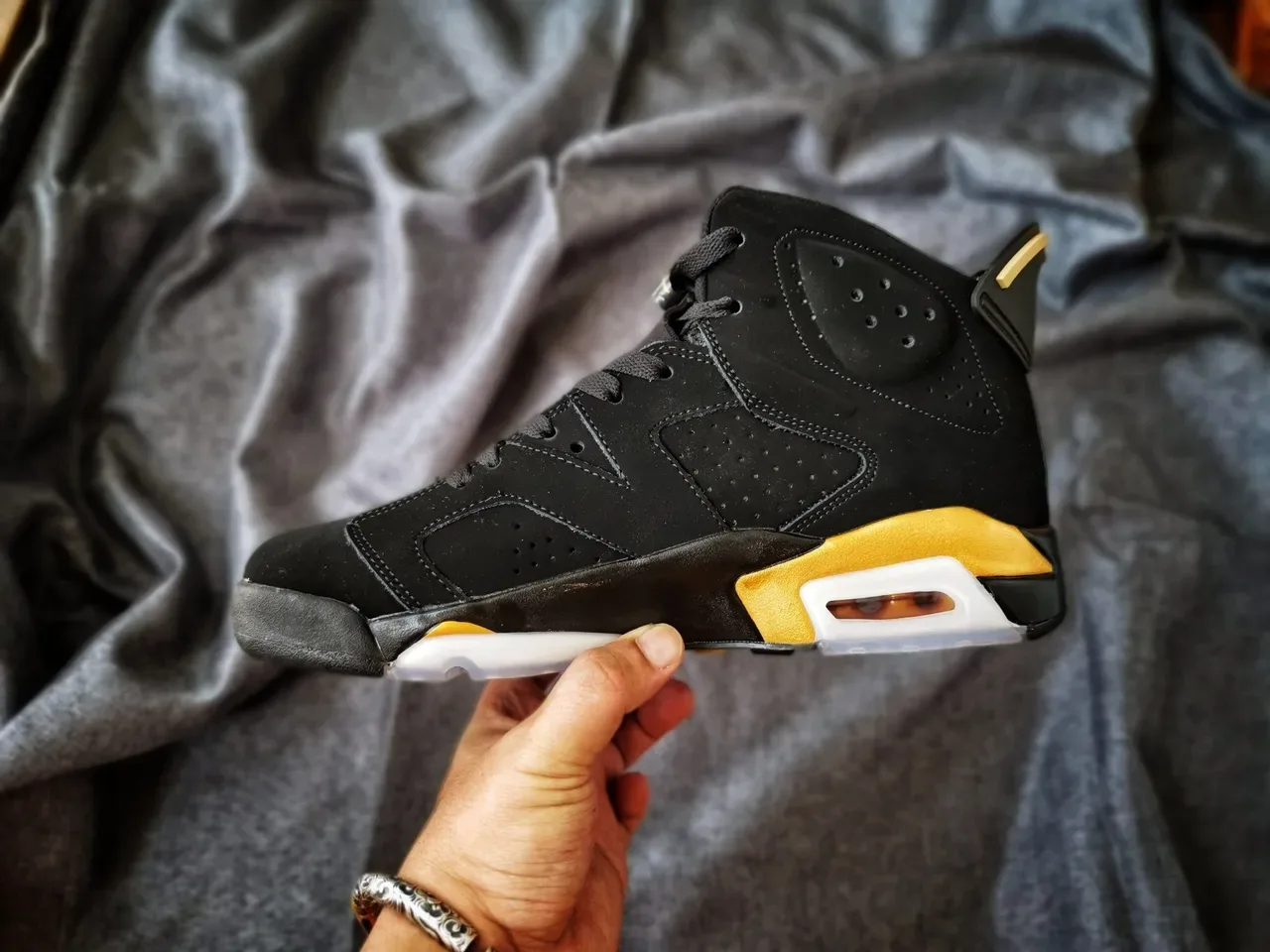 Air Jordan 6 黑金 Visible Air 篮球鞋 9