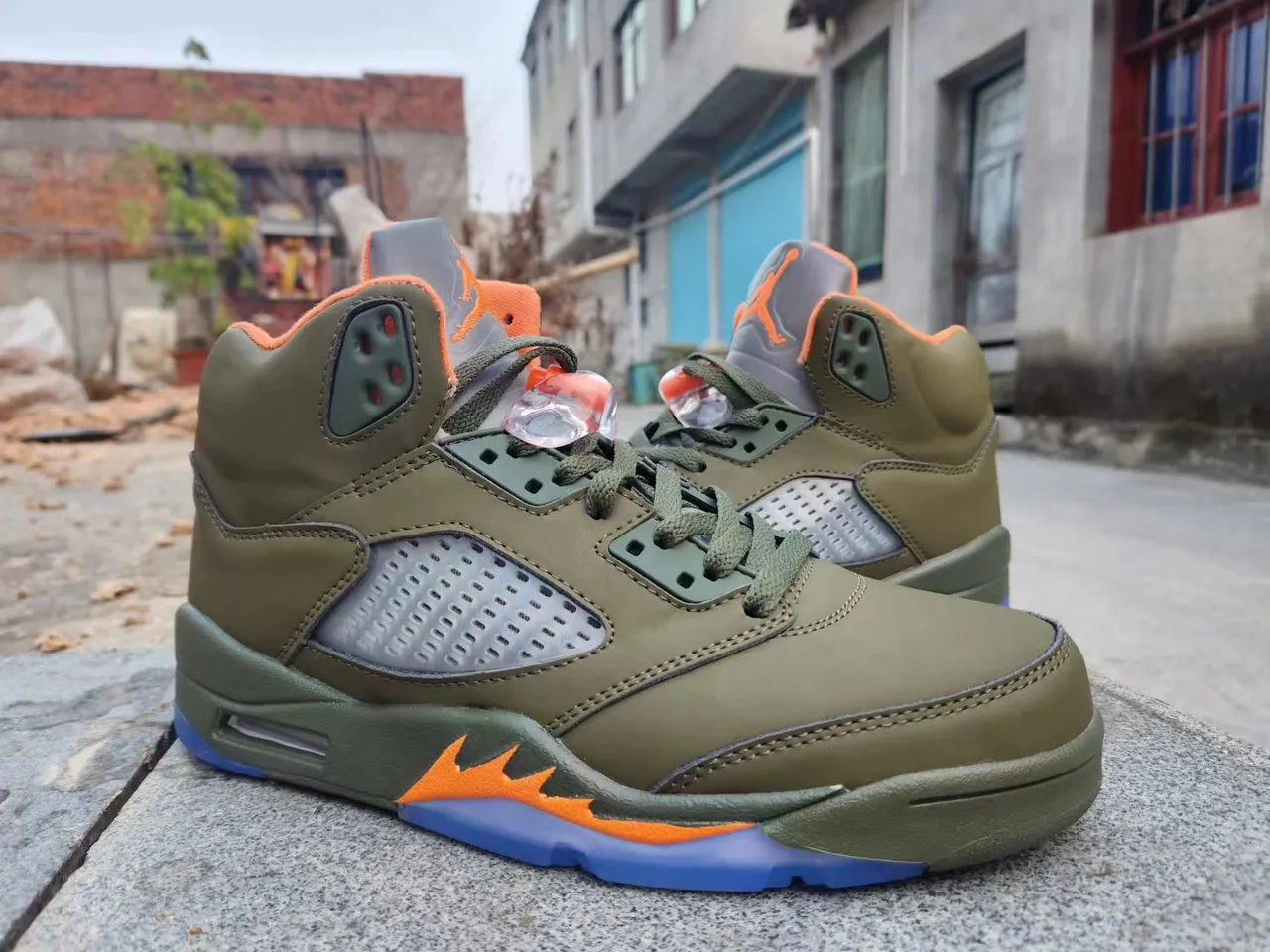 Air Jordan 军绿橙色高帮款橄榄绿皮革鞋面篮球鞋 2