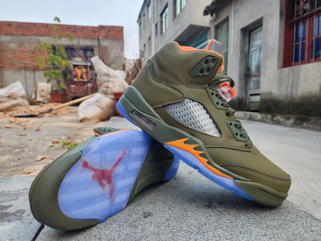 Air Jordan 军绿橙色高帮款橄榄绿皮革鞋面篮球鞋 3