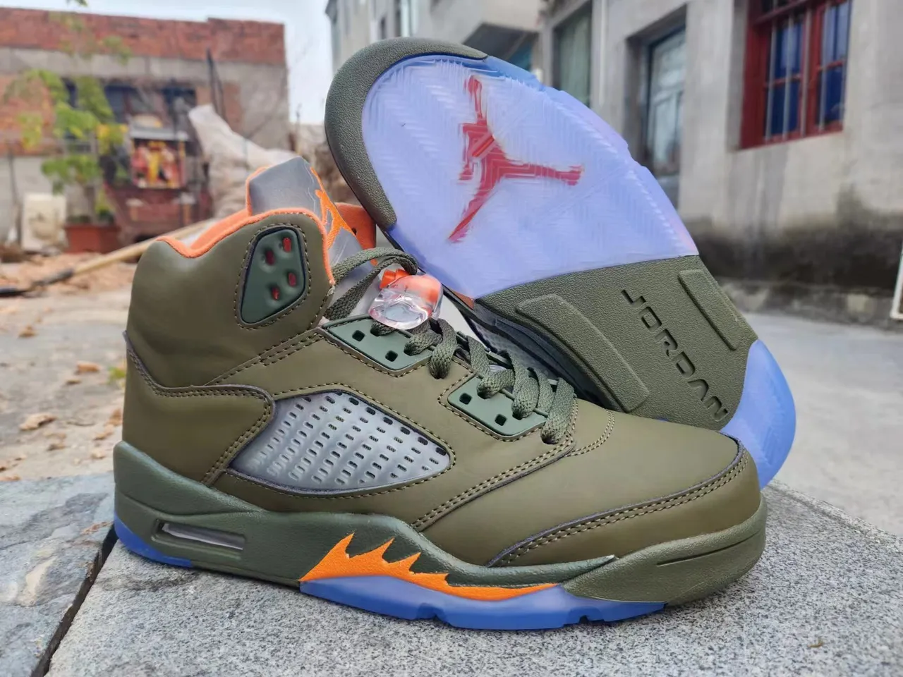 Air Jordan 军绿橙色高帮款橄榄绿皮革鞋面篮球鞋 4