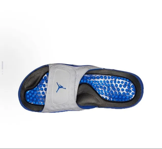Chinelos Air Jordan bege e azul com logo Jumpman bordado e palmilha de gel texturizada 2