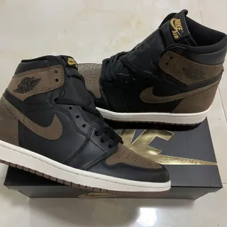 Tênis de basquete Air Jordan de cano alto preto e marrom com biqueira perfurada