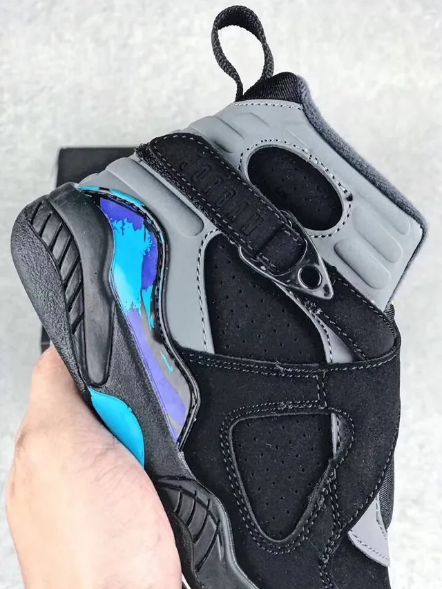 Chaussures de basketball montantes Air Jordan noir et gris à fermeture à double sangle 7