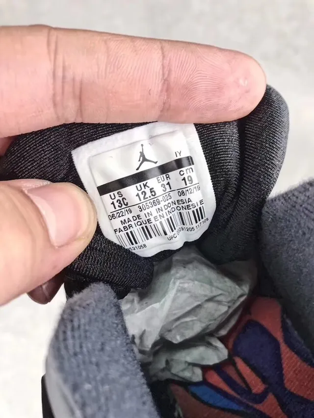 Chaussures de basketball montantes Air Jordan noir et gris à fermeture à double sangle 9
