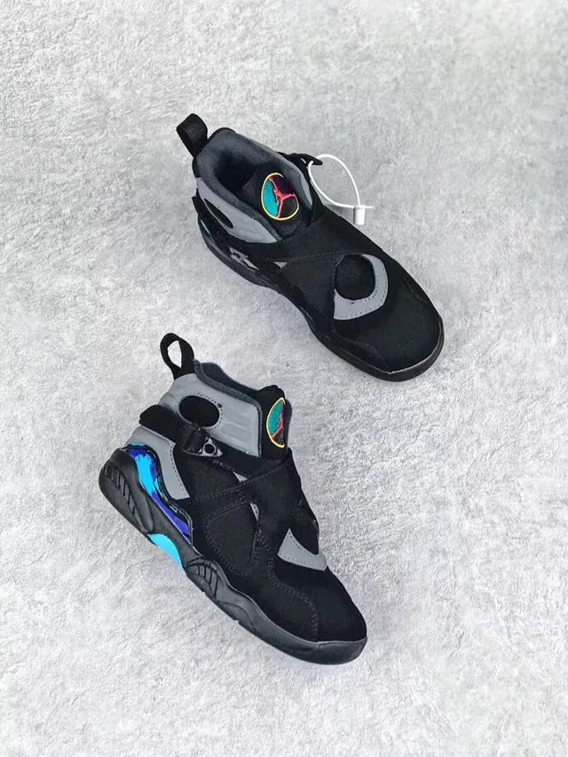 Chaussures de basketball montantes Air Jordan noir et gris à fermeture à double sangle 11