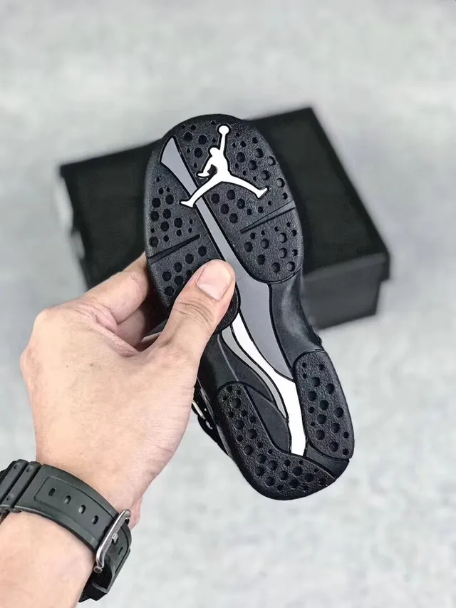 Chaussures de basketball montantes Air Jordan noir et gris à fermeture à double sangle 14