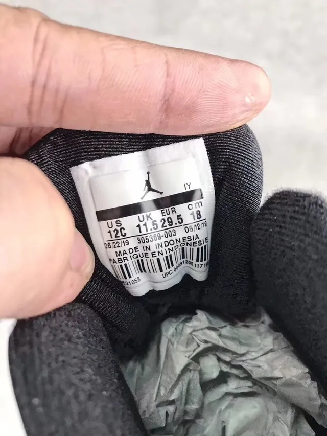 Chaussures de basketball montantes Air Jordan noir et gris à fermeture à double sangle 17