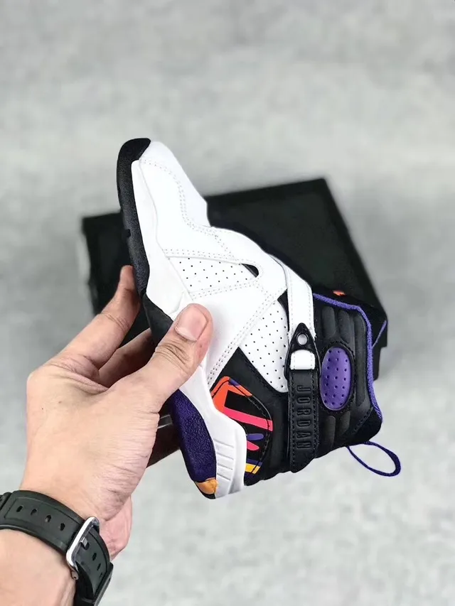 Chaussures de basketball montantes Air Jordan noir et gris à fermeture à double sangle 24