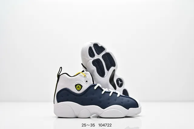 Tênis de basquete Air Jordan de cano alto com cabedal em couro perfurado preto e laranja 6