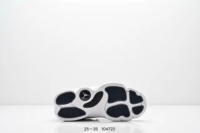 Tênis de basquete Air Jordan de cano alto com cabedal em couro perfurado preto e laranja 7