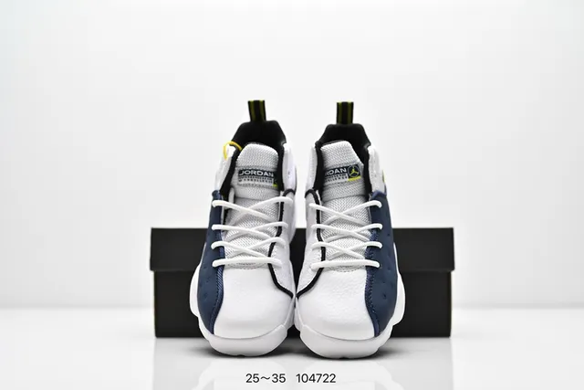Tênis de basquete Air Jordan de cano alto com cabedal em couro perfurado preto e laranja 9