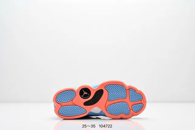 Tênis de basquete Air Jordan de cano alto com cabedal em couro perfurado preto e laranja 16