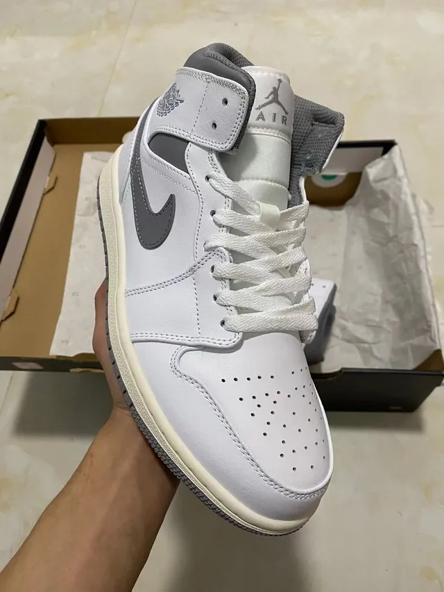 Air Jordan 白灰高帮皮革鞋面篮球鞋 2