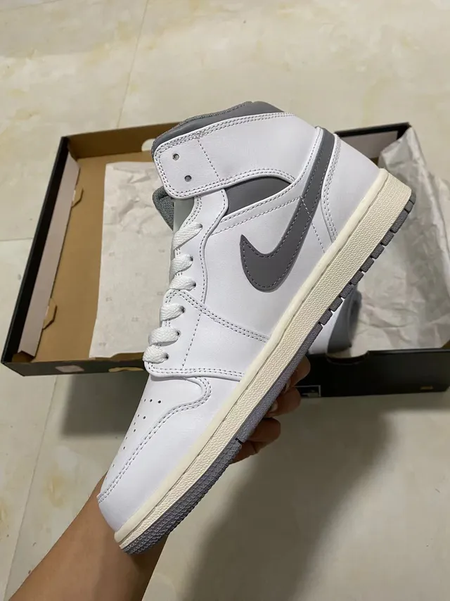 Air Jordan 白灰高帮皮革鞋面篮球鞋 4