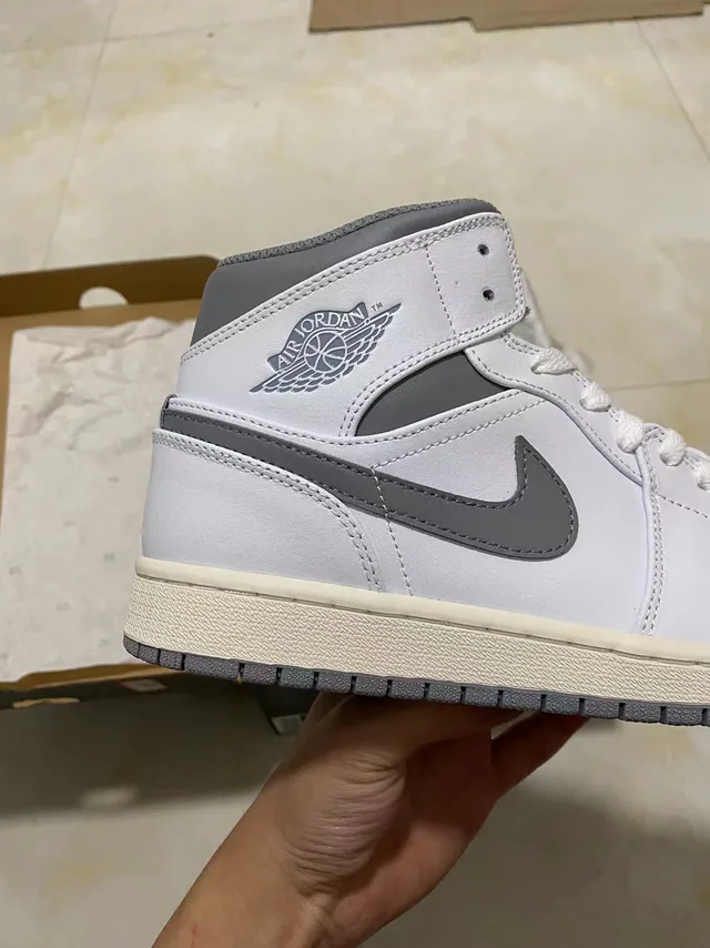 Air Jordan 白灰高帮皮革鞋面篮球鞋 7