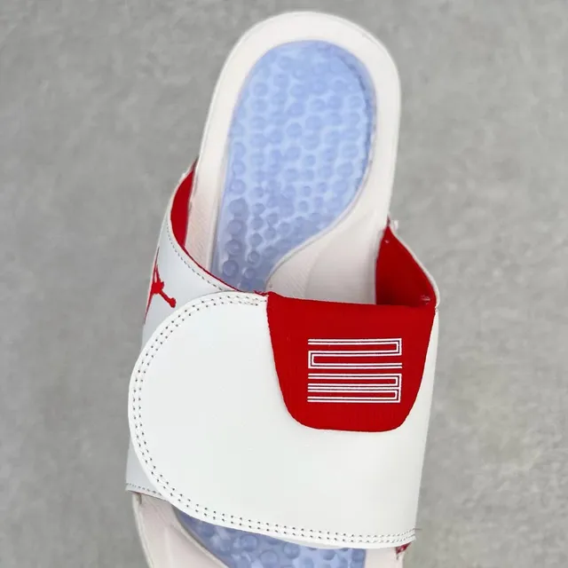 Air Jordan 白红配色仿皮鞋面 Jumpman Logo 拖鞋 2