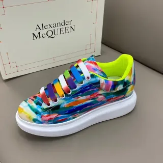Alexander McQueen बहुरंगी पीली एब्स्ट्रैक्ट प्रिंट ओवरसाइज्ड प्लेटफॉर्म चंकी स्नीकर