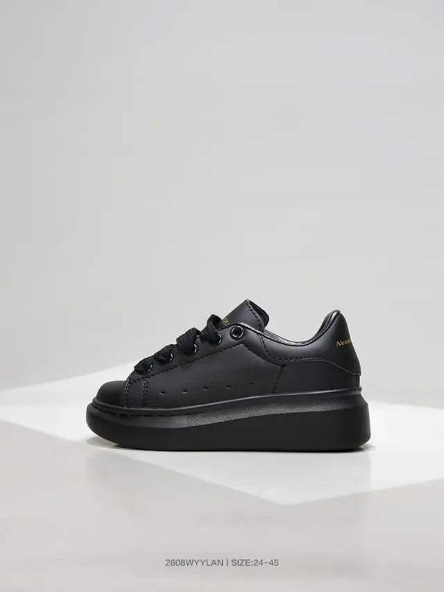 Alexander McQueen Tênis oversized pretos lifestyle 9