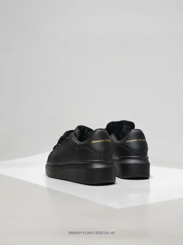 Alexander McQueen Tênis oversized pretos lifestyle 10