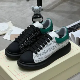 Alexander McQueen ओवरसाइज्ड स्नीकर काला सफेद हरा लाइफस्टाइल स्नीकर