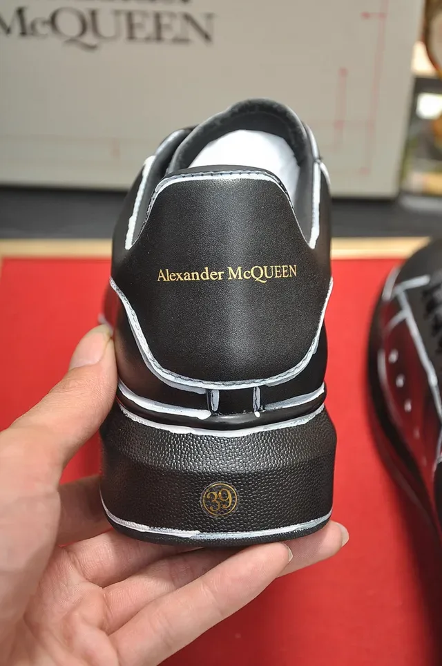 Alexander McQueen 黑白 Oversized Sneaker 轮廓对比缝线 生活方式鞋 2