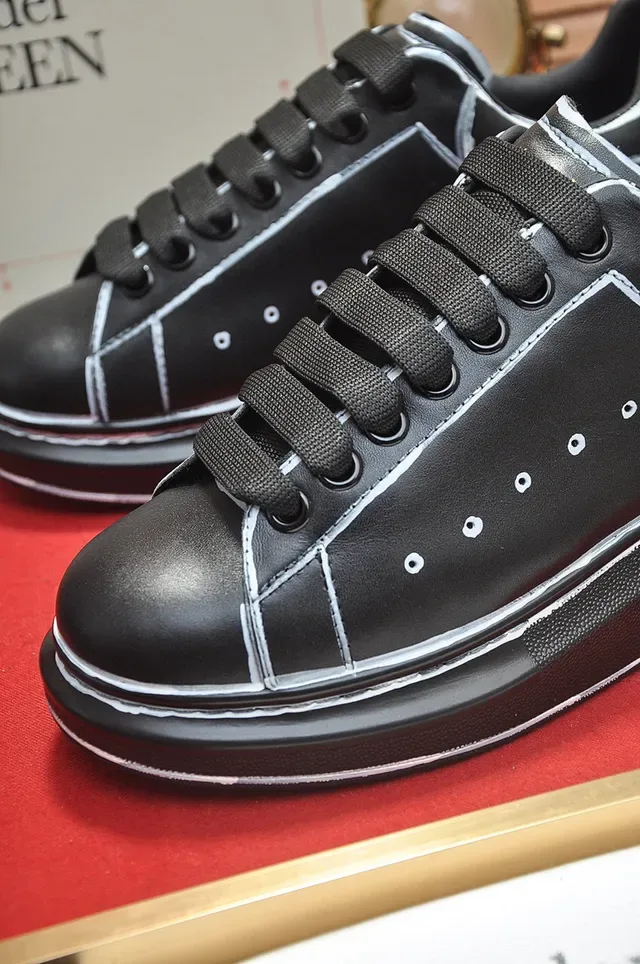 Alexander McQueen 黑白 Oversized Sneaker 轮廓对比缝线 生活方式鞋 3
