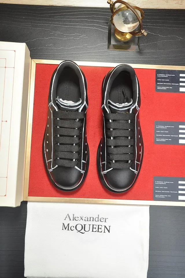 Alexander McQueen 黑白 Oversized Sneaker 轮廓对比缝线 生活方式鞋 9