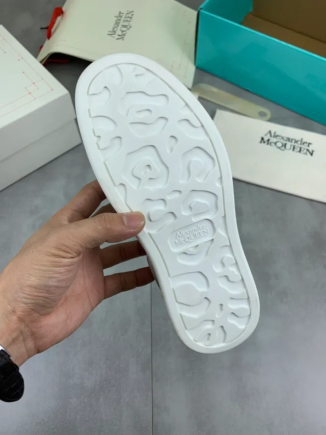 Alexander McQueen Oversized Sneaker Off-White Lifestyle Sneakers 2