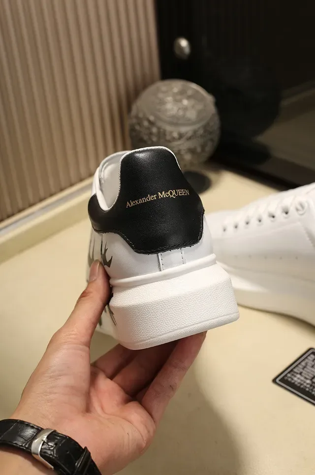Alexander McQueen 白色黑色超大轮廓皮革上层生活方式运动鞋 2