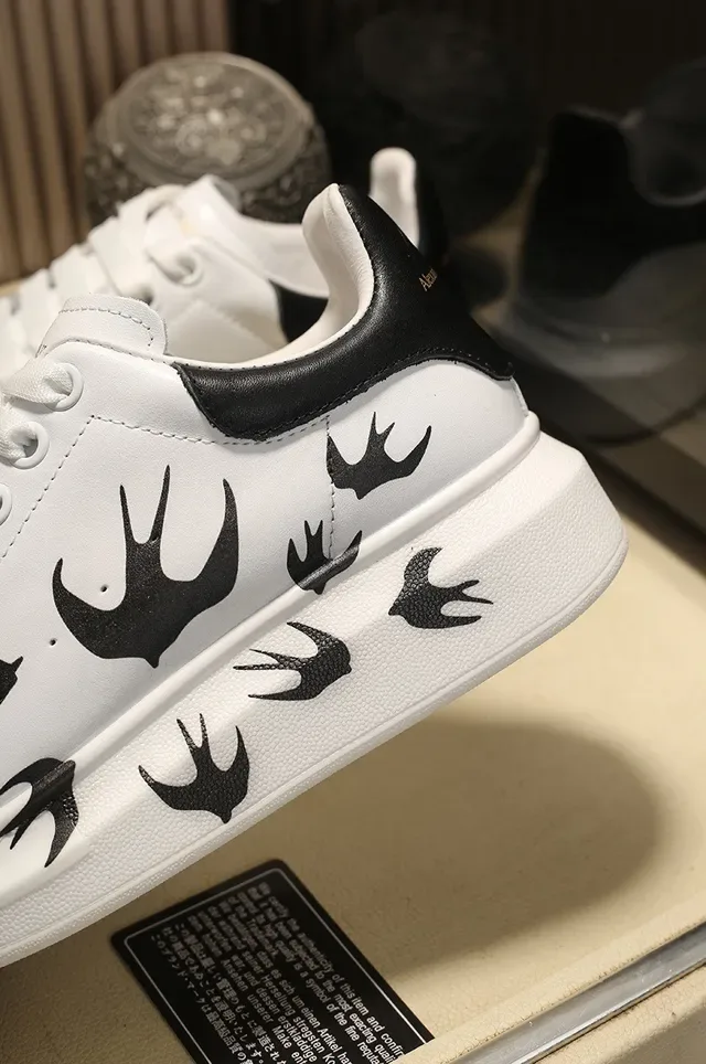 Alexander McQueen 白色黑色超大轮廓皮革上层生活方式运动鞋 3