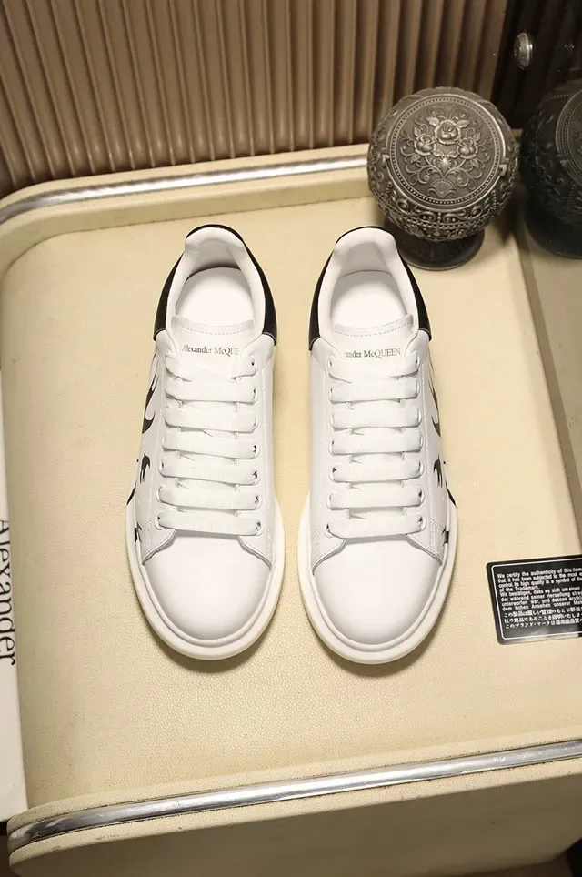 Alexander McQueen 白色黑色超大轮廓皮革上层生活方式运动鞋 7