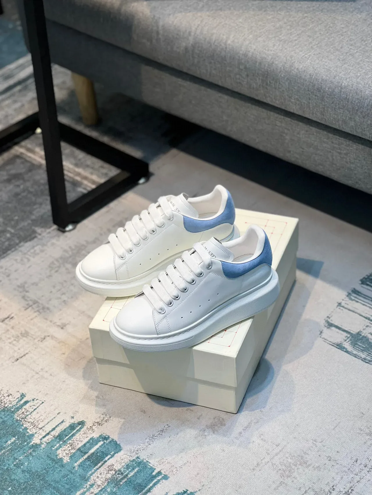 Alexander McQueen सफेद नीला Oversized प्लेटफॉर्म सोल चिकनी चमड़े का ऊपरी भाग लाइफस्टाइल स्नीकर 7
