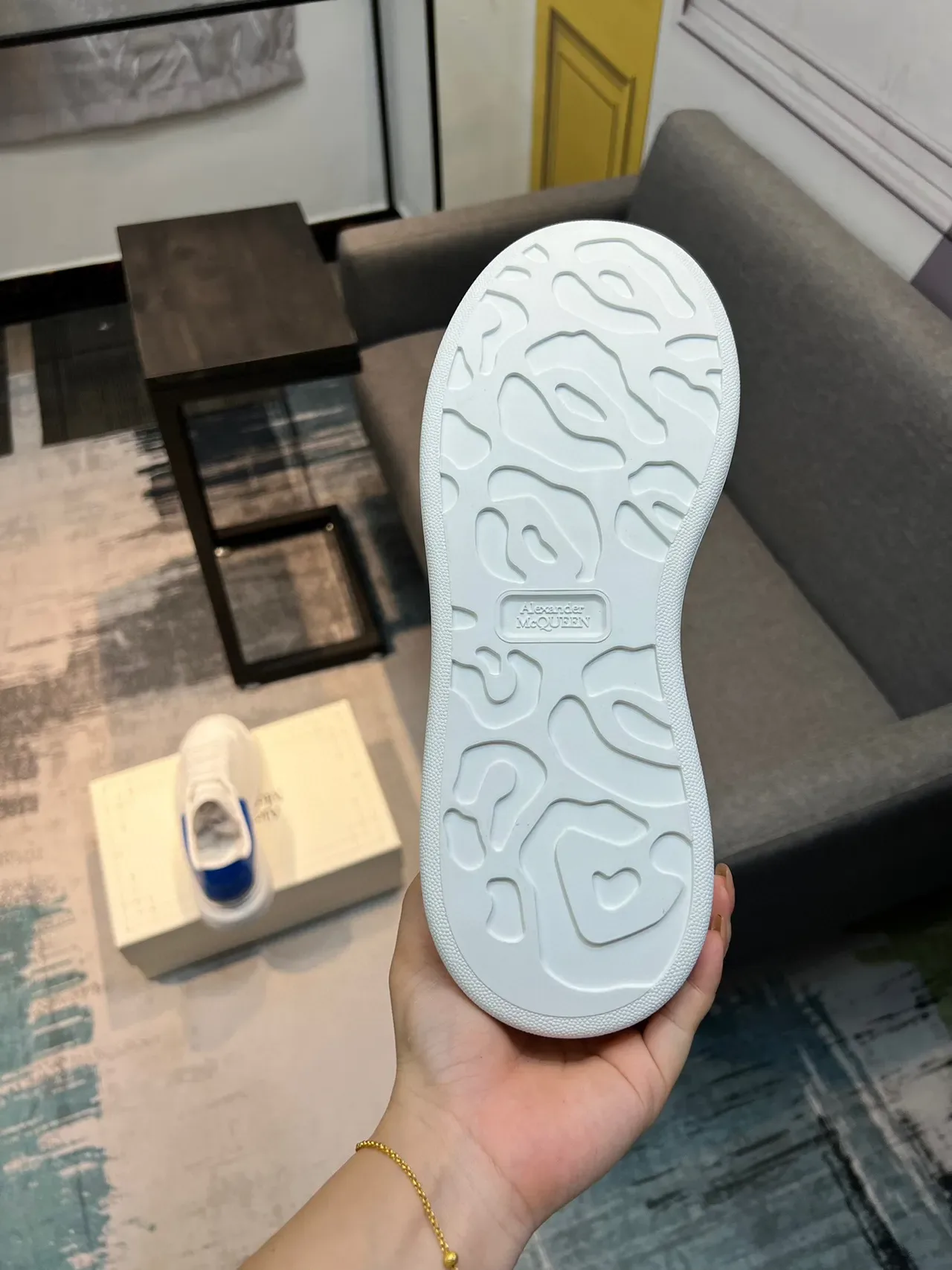 Alexander McQueen 白色蓝色 超大运动鞋 平台鞋底 光滑皮革鞋面 生活方式运动鞋 9