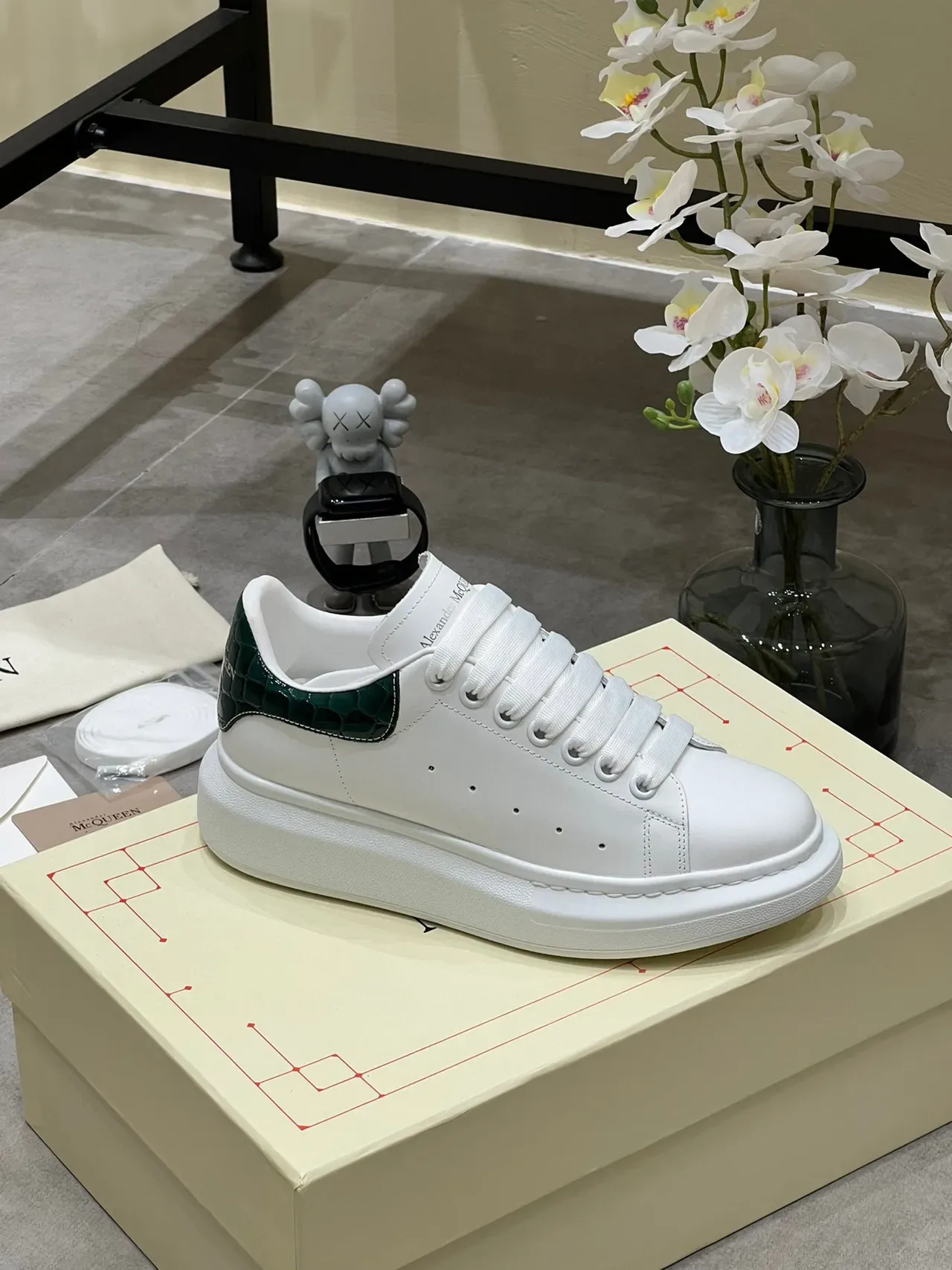 Alexander McQueen Sneaker Oversized Blanc Vert Semelle Plateforme Cuir Supérieur Lifestyle Sneakers 2
