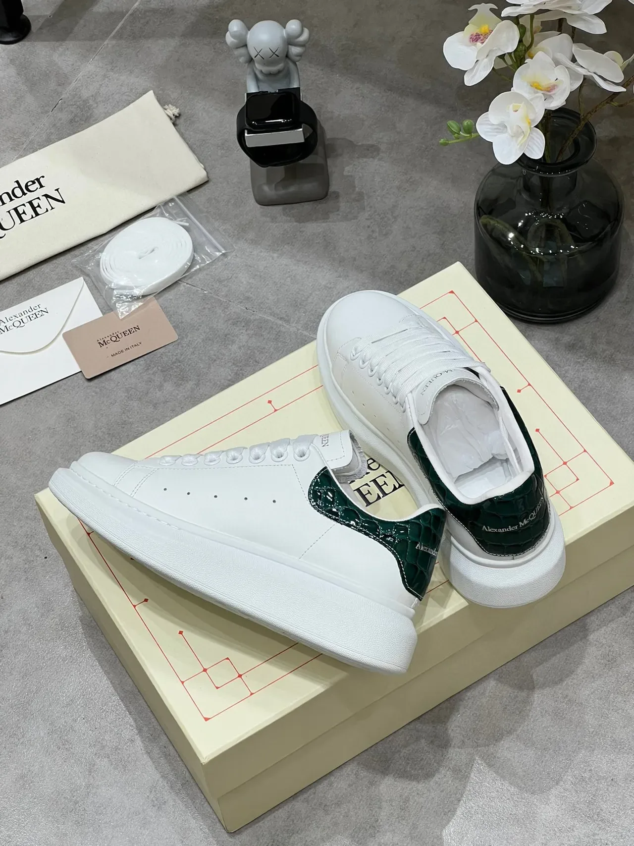 Alexander McQueen Sneaker Oversized Blanc Vert Semelle Plateforme Cuir Supérieur Lifestyle Sneakers 3