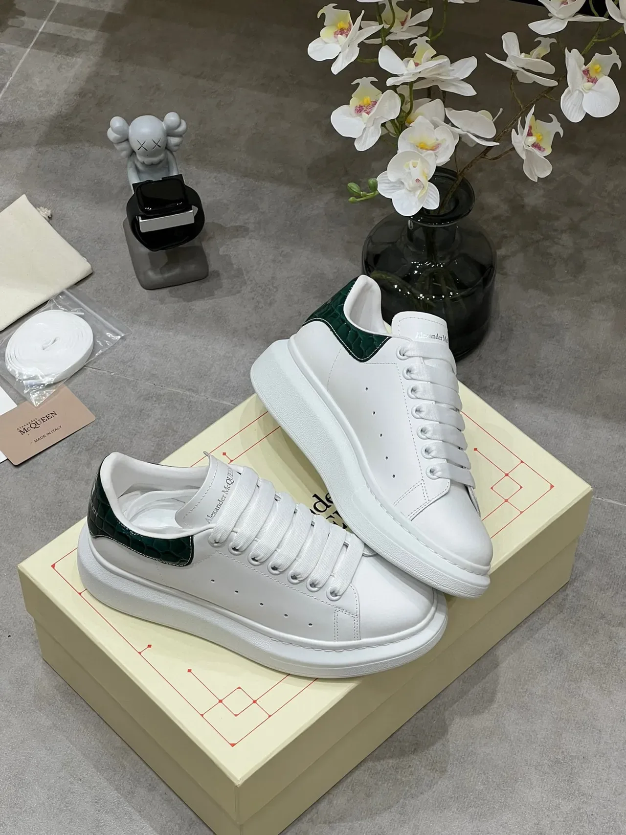 Alexander McQueen Sneaker Oversized Blanc Vert Semelle Plateforme Cuir Supérieur Lifestyle Sneakers 6