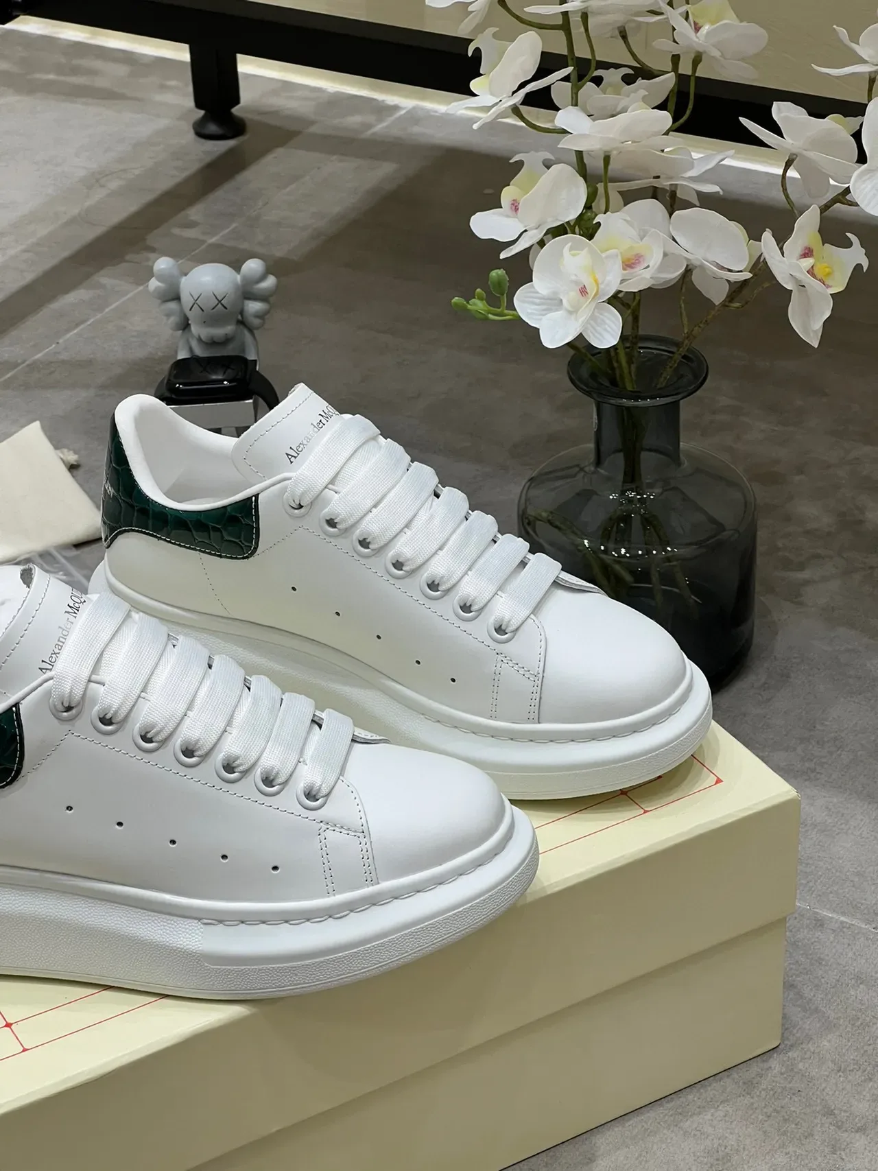 Alexander McQueen Sneaker Oversized Blanc Vert Semelle Plateforme Cuir Supérieur Lifestyle Sneakers 8